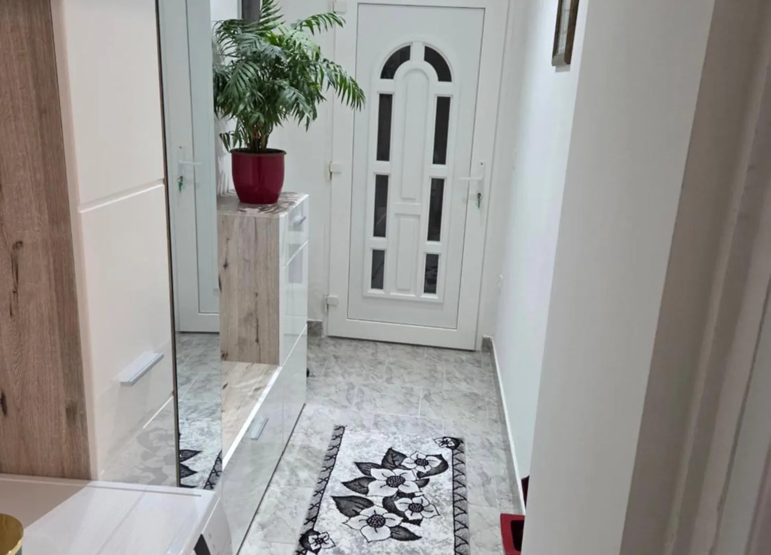 הקונטקטים של Apartment Stoja